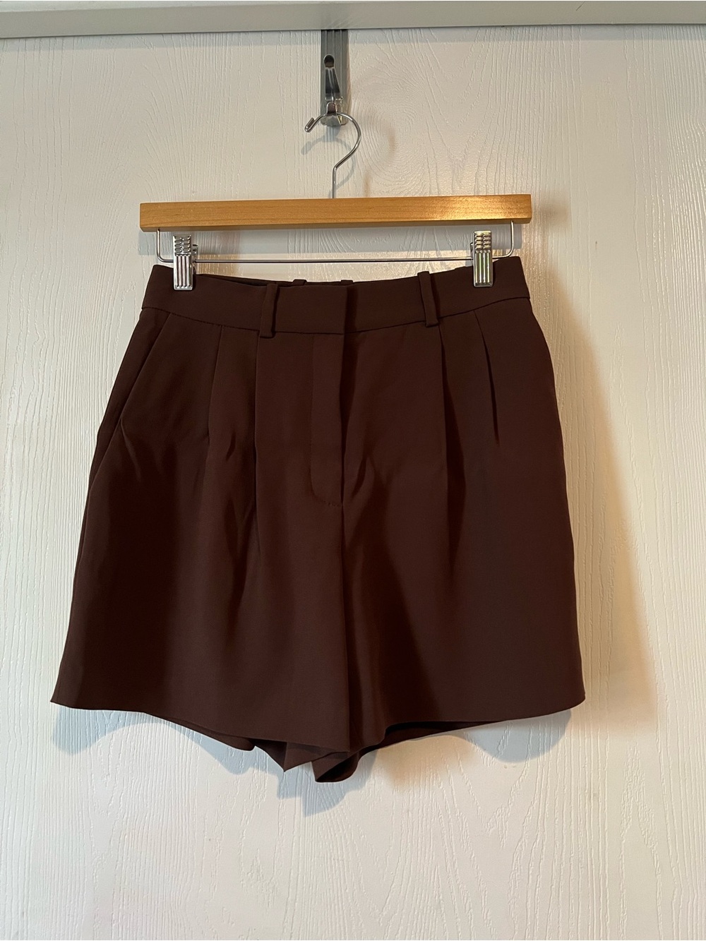 Babaton Atelier Chocolate Brown Pleated High-Waist Tailored Shorts Women Sz 4
